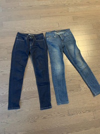 Levi’s jeans women’s (dark and light pair)