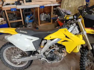 2009 rmz 250 rebuild top end and bottom end bushing and bearings and valves runs great starts first...