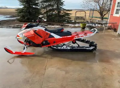 2020 summit x 850 Low km Rail stifners Brake res guard Don’t use much is reason for selling In mint...