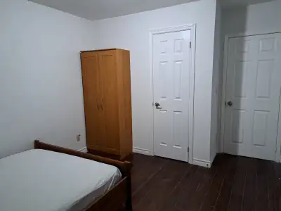 Huge 4 bedroom, 2 bath room, Kitchen + living at main floor
