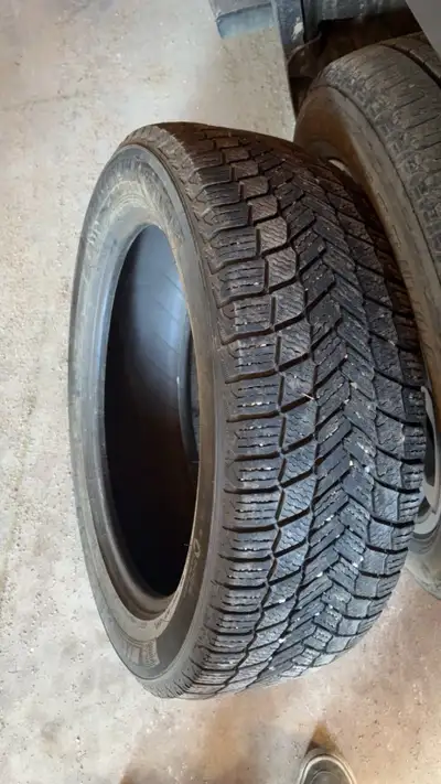 Set of 4 Michelin x-ice winter tires. Used in very good shape. Used for only 2 seasons. Located in M...