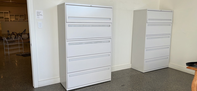 ALLSTEEL 5-Drawer Lateral File Cabinet. Classeur à 5 ​​tiroirs in Bookcases & Shelving Units in City of Montréal