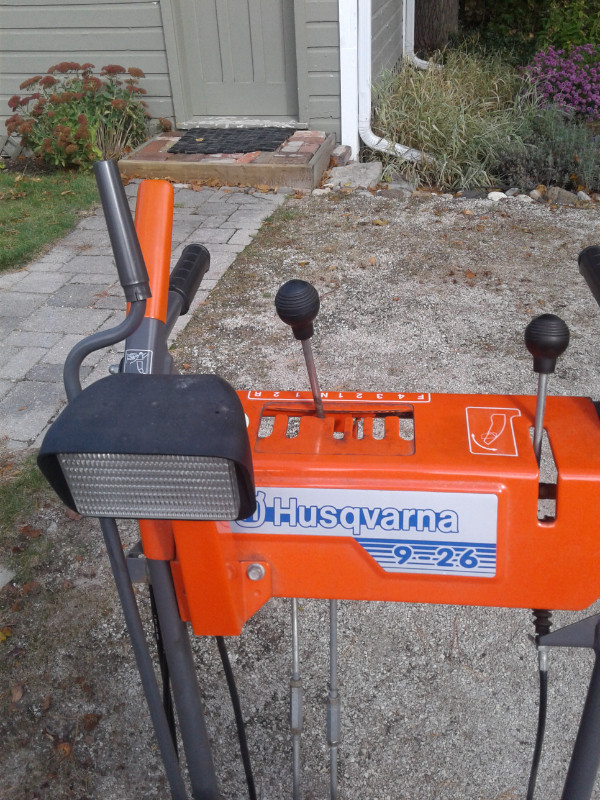 Husquavarna 9/26 snowblower in Snowblowers in Barrie - Image 2