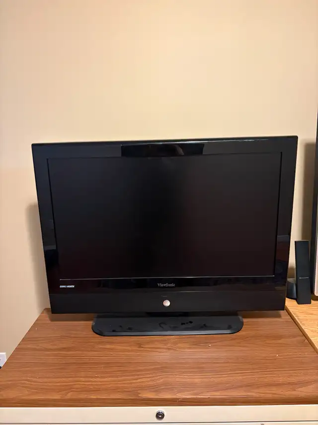 32" ViewSonic Monitor and 40" Sony Bravia TV in TVs in Ottawa - Image 3