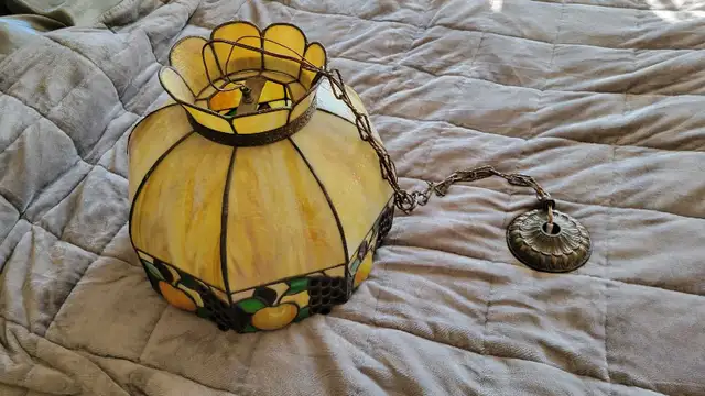 Vintage hanging chandelier from early 1980s in Indoor Lighting & Fans in City of Montréal - Image 4