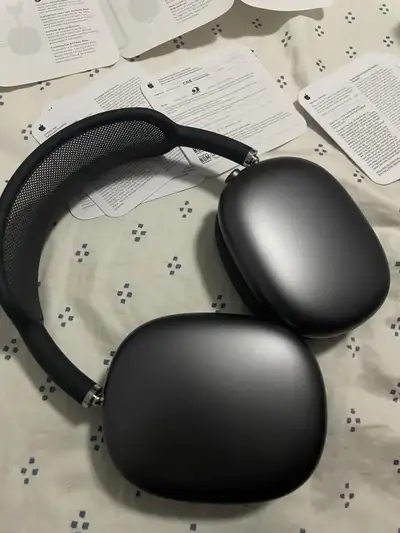AirPod Max (USB-C) Black, View more