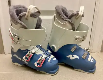 Youth Nordica Ski Boots, size 22.5, View more