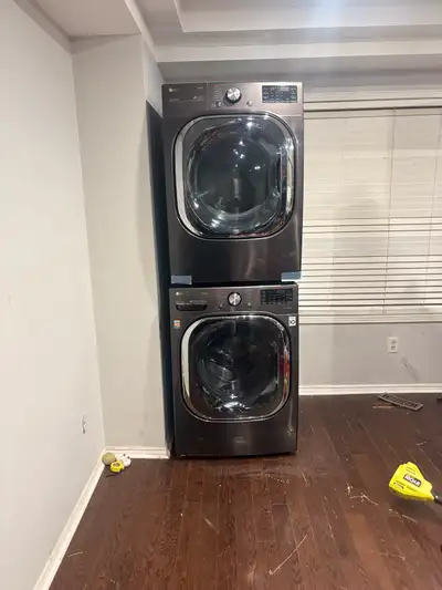 Like NEW 2024 LG king washer dryer can DELIVER, View more