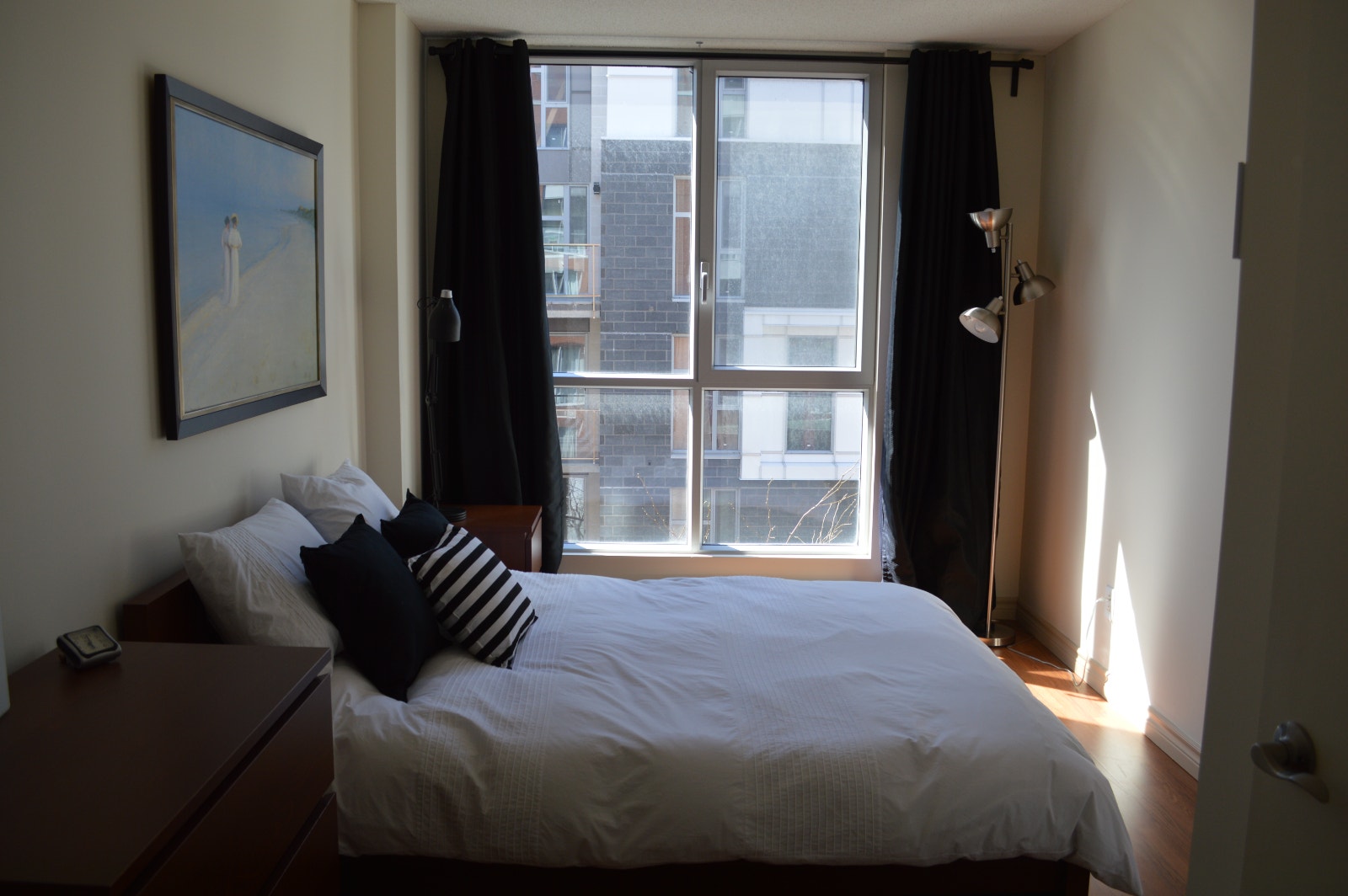 À louer – Condo entièrement meublé centre-ville Montreal — photo 2