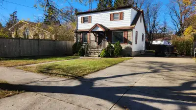 Newly Renovated North End Sarnia 3 bedroom, 1 Bathroom detached house on quiet street with great sch...