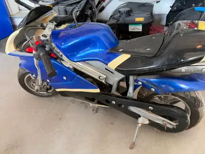 Mini Motorcycle / Mini Bike – As Is Selling a mini motorcycle/minibike. It is being sold as is. I’m...