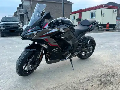 2024 Kawasaki Ninja 1000 SX Like new condition ,980KM only Cruise control Quick shifter Bluetooth Ka...