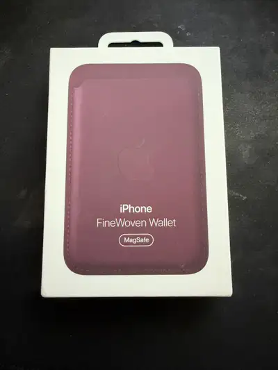 Selling my Apple FineWoven Wallet with MagSafe in Burgundy. Condition: Like new – box opened and tri...