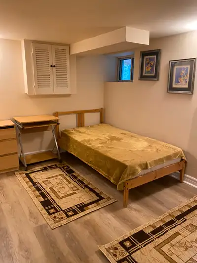 Room for rent - Midtown Toronto -St. Clair/ Lansdowne