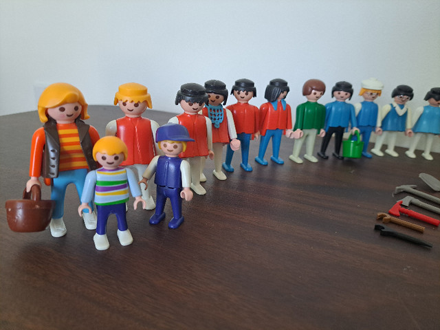 Playmobil vintage : personnages variés et outils dans Jouets et jeux  à Longueuil/Rive Sud - Image 2