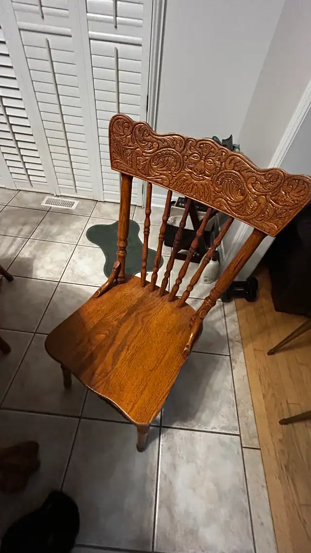 Real Wood Dining Room Table with Chairs in Dining Tables & Sets in Mississauga / Peel Region - Image 4
