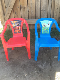 2 x plastic chairs 