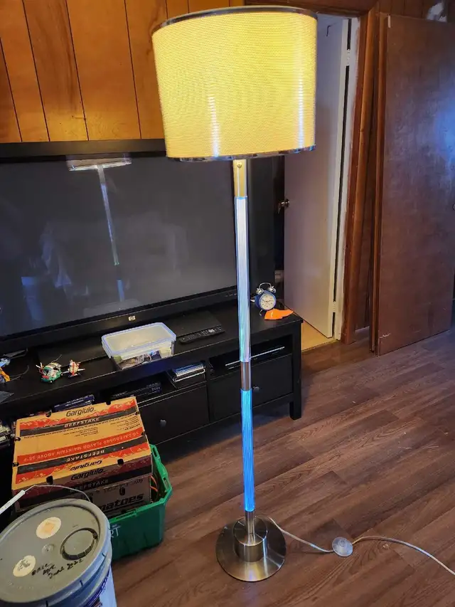 Floor Lamp in Indoor Lighting & Fans in Ottawa - Image 6