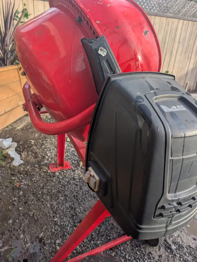 Concrete mixer in Other in St. Catharines - Image 5