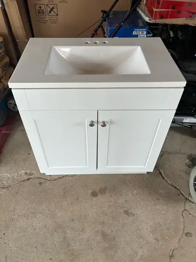30 inch Brand new never been used before bathroom vanity for sale. Nothing is wrong with it. No Chip...