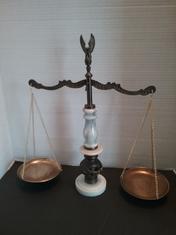 Vintage Scales of Justice - Marble, Brass with Eagle Topper in Arts & Collectibles in Oshawa / Durham Region - Image 3