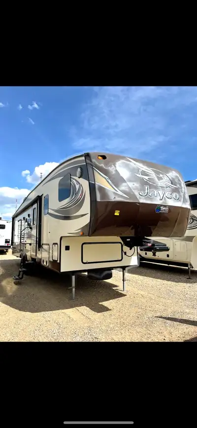 2015 Jayco 29.5BHDS 35Ft, 5th wheel 2 slides Bunks with 2 double beds Lots of storage Motivated to s...