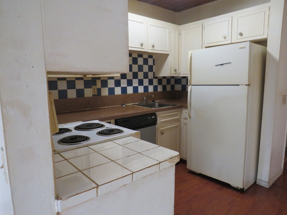 2 BEDROOMS HOUSE FOR RENT IN FOREST LAWN. SE. CALGARY. AB. 3