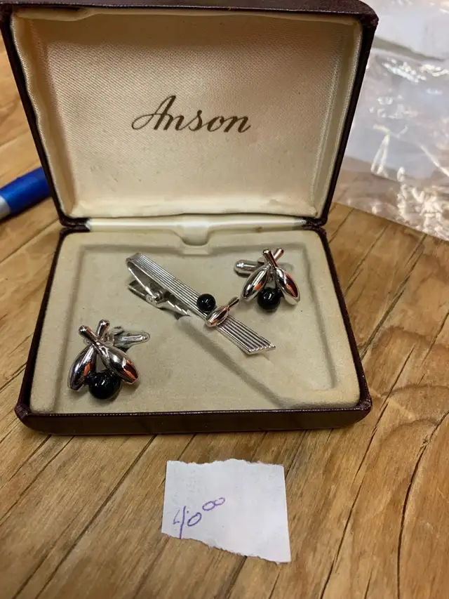 Bowling tie clip and cuff links- silver tones in Jewellery & Watches in City of Montréal - Image 2