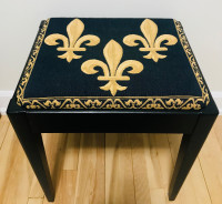 Disponible Banc repose stool feet rest fleurs de lys tapisserie 
