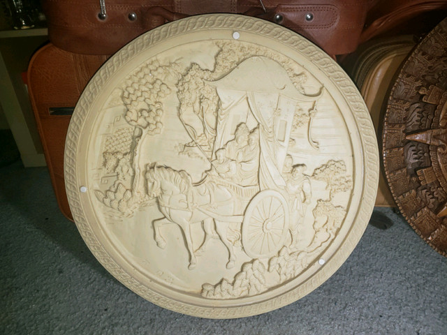 Faux Ivory Resin Chinese Imagery 18 Inch Plauque 1960s dans Art et objets de collection  à Ottawa - Image 2