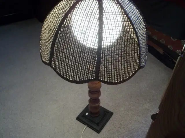 VINTAGE LEVITON LAMP in Indoor Lighting & Fans in City of Toronto - Image 9