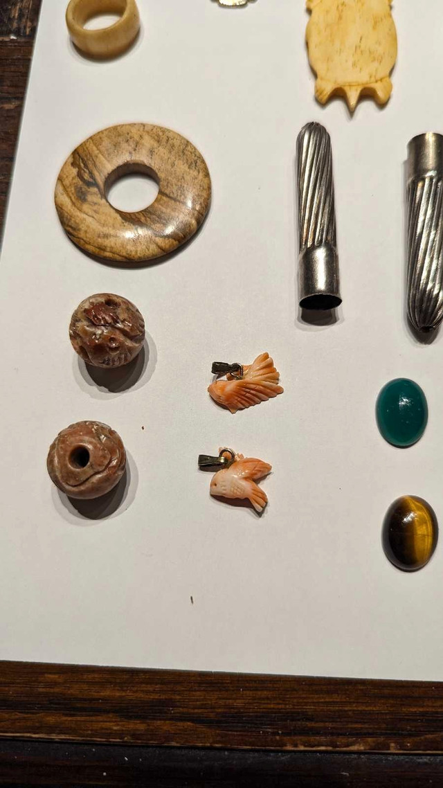 Misc jewelry-pendant's, earrings, gem stones, 80 pcs in Jewellery & Watches in Winnipeg