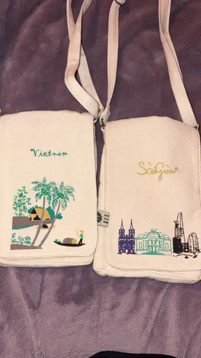 Two brand new purses!, View more