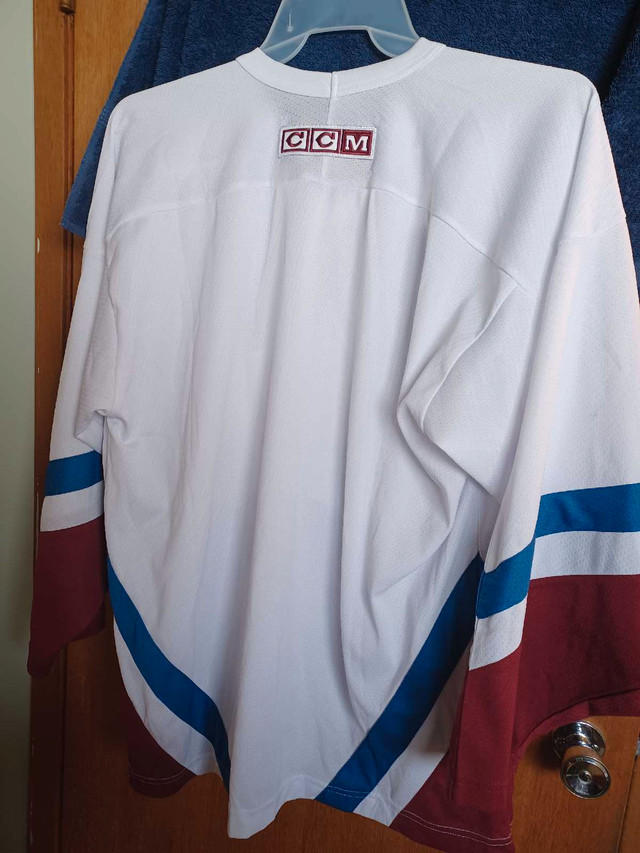 NHL CCM Colorado Avalanche hockey jersey Adult L in Hockey in Calgary - Image 3
