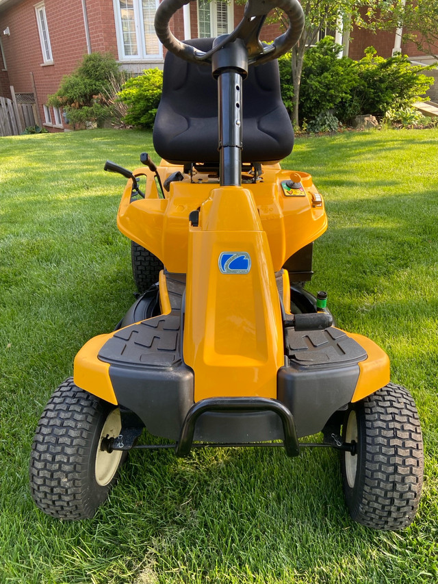  Cub cadet 30 inch riding mower  in Lawnmowers & Leaf Blowers in Markham / York Region - Image 2