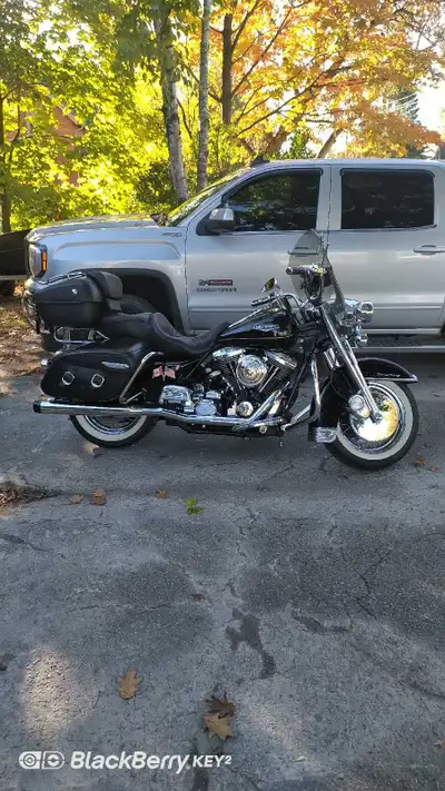 This bike is literally a new machine,motor rebuilt 6k ago. Rinehart full exhaust and full tour packa...