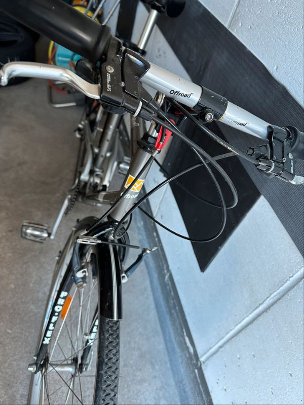 Pro-flex 352 Bicycle 700' , cadre 21" - recherché/Wanted dans Autre  à Gatineau - Image 2