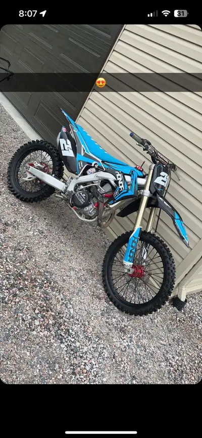 Mint condition, comes w spare parts Willing to trade for a newer Honda 250r Contact me if you want m...