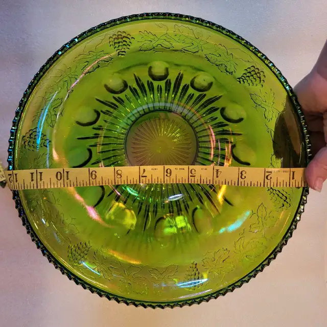 Vintage Carnival Glass Punch Bowl and 12 Cups iridescent green in Holiday, Event & Seasonal in City of Montréal - Image 11