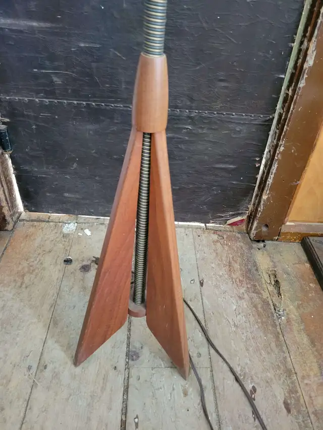 Vintage MCM Floor Lamp in Indoor Lighting & Fans in Owen Sound - Image 4