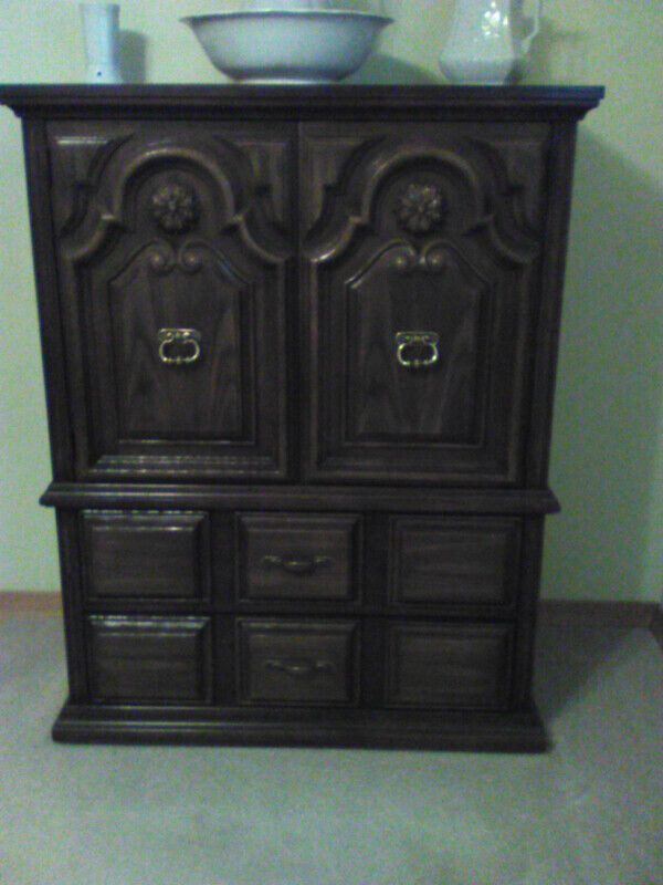 OAK BEDROOM SET -5 PCE. REDUCED in Multi-item in Oshawa / Durham Region - Image 2