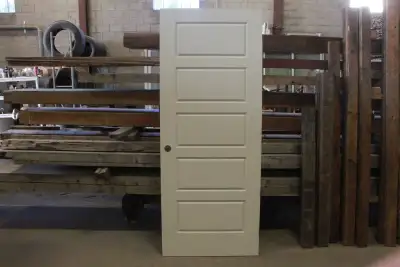 32" x 80" hollow core 5 panel interior. 1 3/8" thick. Left hand swing. Like new, but could use paint...