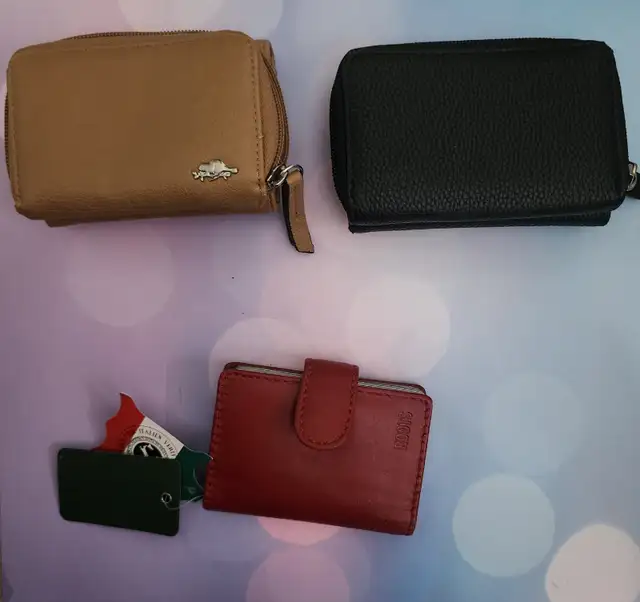 3x Roots leather trifold brown wallet zipper pocket in Women's - Bags & Wallets in Ottawa - Image 3