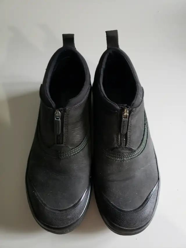 Women's Clark's rain shoes size 11 in Women's - Shoes in Ottawa - Image 2