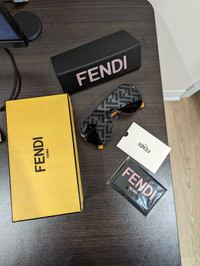 Fendi sunglasses FE40006U