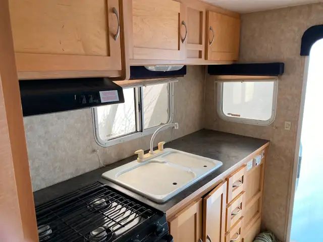Adventurer 2008 950B Truck Camper in Travel Trailers & Campers in Winnipeg - Image 8