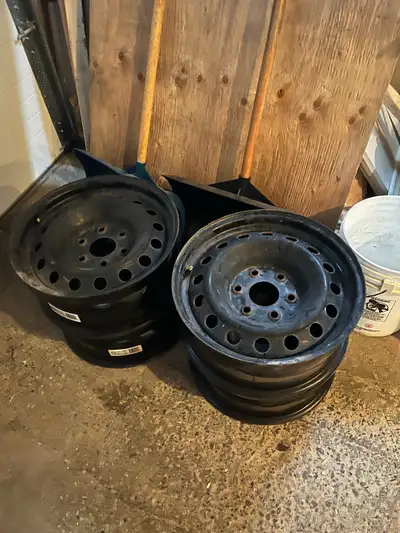 Price for 4 rims 6 x 139.7 bolt pattern From chev silverado Almost new