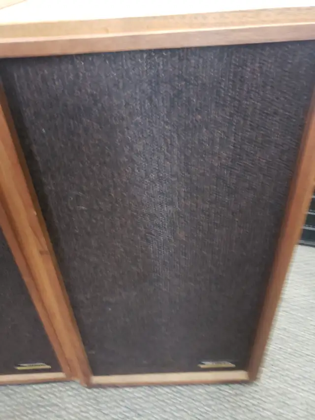 Vintage Realistic Optimus-2 Bookshelf Speakers – Pair – $140 in General Electronics in Calgary - Image 3