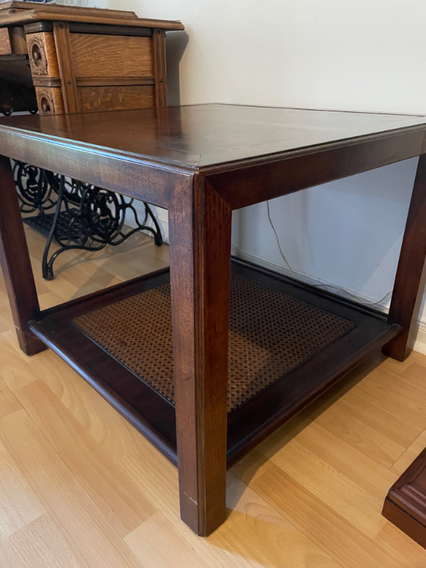 End Table in Other Tables in Oshawa / Durham Region