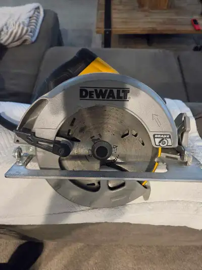 Dewalt DWE575SB 7-1/4" (184mm) CIRCULAR SAW. Very good condition.